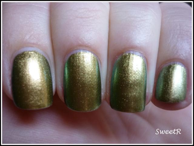 Sephora - Diving in Malaysia http://img4.hostingpics.net/pics/173634SephoraDivinginMalaysia03.jpg