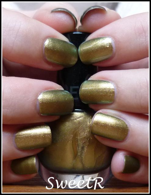 Sephora - Diving in Malaysia http://img4.hostingpics.net/pics/136985SephoraDivinginMalaysia06.jpg