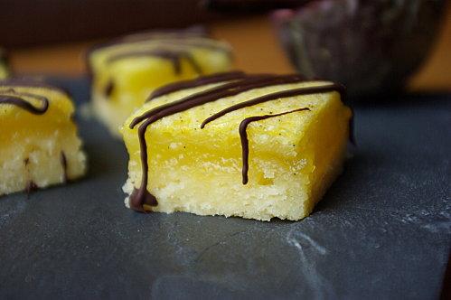 carrés au citron, fruits de la passion et à la vanille IMGP7722.JPG