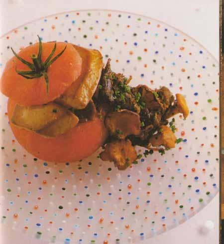 Queue de boeuf braisée au foie gras en tomate farcie