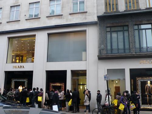 London – Liberty & Bond Street : I queue, you queue,… (*) queues-02