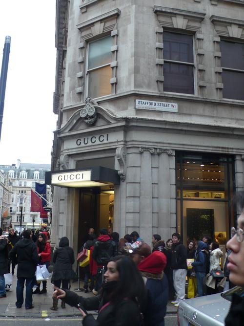 London – Liberty & Bond Street : I queue, you queue,… (*) queues-03