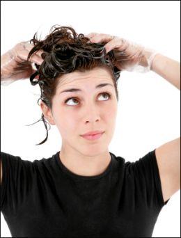 quelles sont les causes d'huile excessive de cheveux?