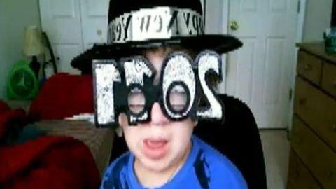 Keenan Cahill ... Sa vidéo pour fêter 2011 sur le dernier tube de Pink Keenan Cahill ... Sa vidéo pour fêter 2011 sur le dernier tube de Pink