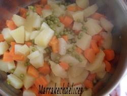 Tarte de légumes gratinée et escalopes en brochettes
