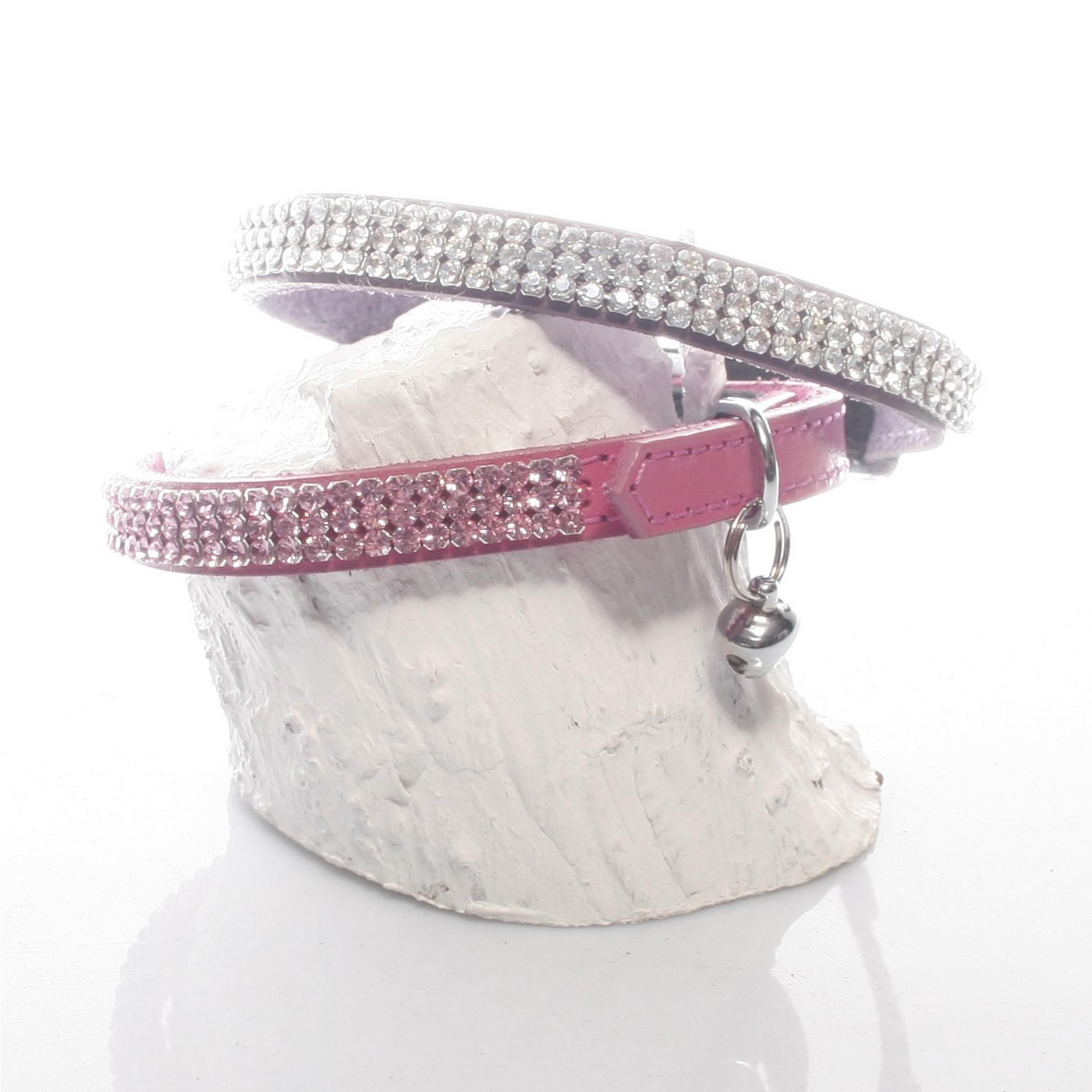 Zoom sur: le collier rose pour chat orné de cristal Zoom sur: le collier rose pour chat orné de cristal