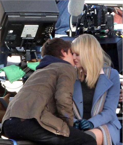Spider-Man 3D ... La photo du fameux baiser Spider-Man 3D ... La photo du fameux baiser