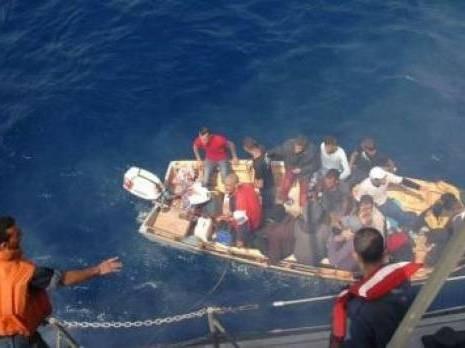Annaba : arrestation de 25 Harragas à bord d'un esquif 