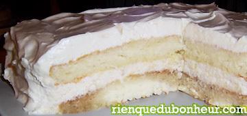 Délice à l’érable et sa neige gourmande : génoises vanillées, mousse au sirop d’érable, glaçage au sirop d’érable delice-au-sirop-d-erable-tranche