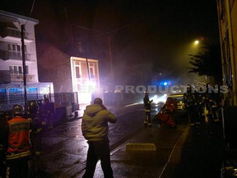 Incident électrique rue vaillant Couturier à Noisy-le-sec le 05 janvier 2011|© F.D. / JENB Productions Le poteau électrique prend feu : Le voisinage privé de courant pendant une heure et demie