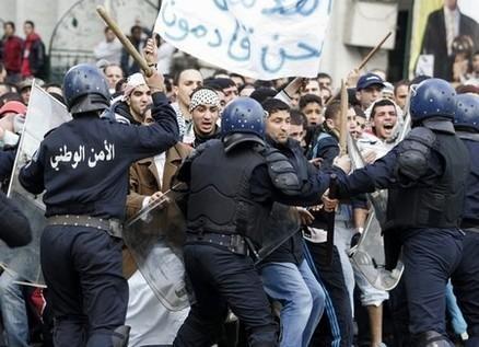 Les émeutiers.. la dissolution des chambres (APN et Senat) Les émeutiers.. la dissolution des chambres (APN et Senat)