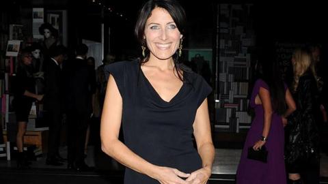 Dr House saison 7 ... Lisa Edelstein adore le couple Cuddy / House Dr House saison 7 ... Lisa Edelstein adore le couple Cuddy / House