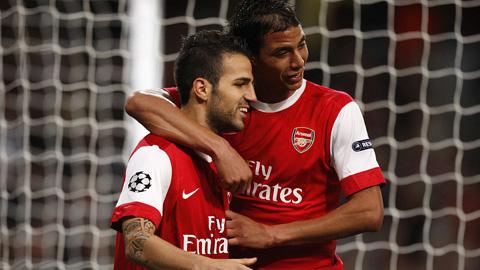 Bon anniversaire à ... Marouane Chamakh et Sarah Shahi Bon anniversaire à ... Marouane Chamakh et Sarah Shahi