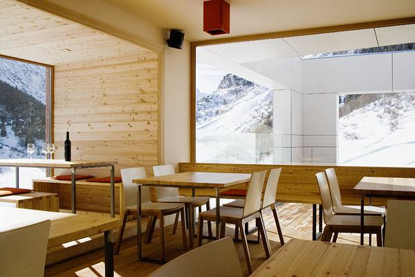 neubau schihutte Fenêtre ouverte sur les cimes…