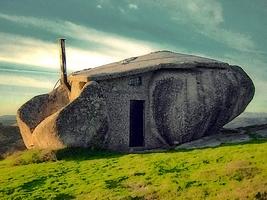Maison entre pierres au Portugal Maison entre pierres au Portugal
