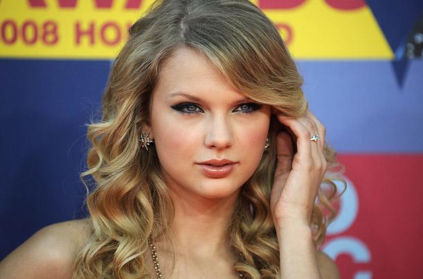 Voici le nouveau vidéoclip de Taylor Swift--- alt=