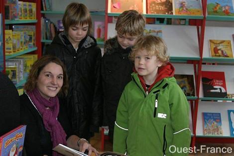 Le plus important pour Valérie Brantone (au premier plan) : développer la curiosité chez l'enfant.
