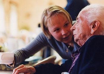 Alzheimer : une prise en charge évaluée à 1050 € par mois et par famille