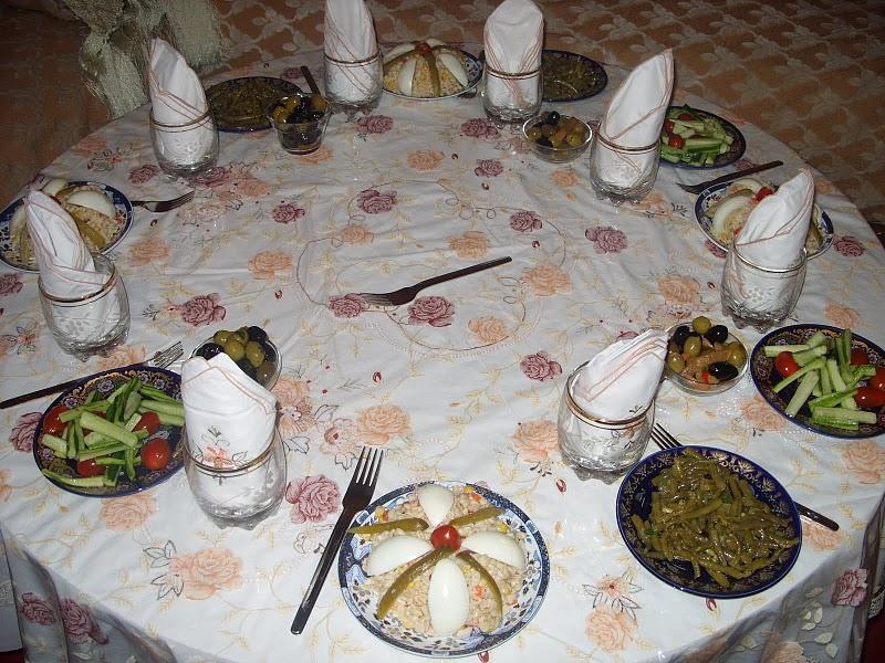 Un savoureux diner en famille, proches et amis/es Un savoureux diner en famille, proches et amis/es