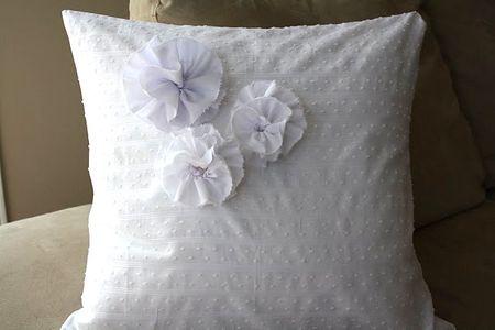 Tutos à volants et cadeaux en cascade coussin_petit_volant