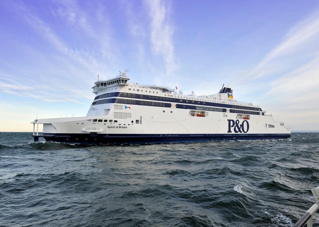 Esprit de la Grande-Bretagne, le plus grand ferry dans le détroit de Douvres.