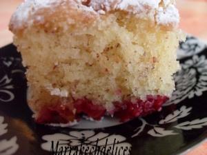 Gâteau rapide au yaourt framboise et amandes