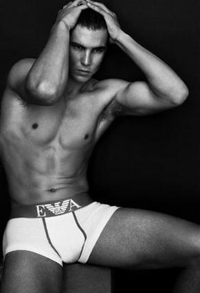 rafael nadal pour armani..