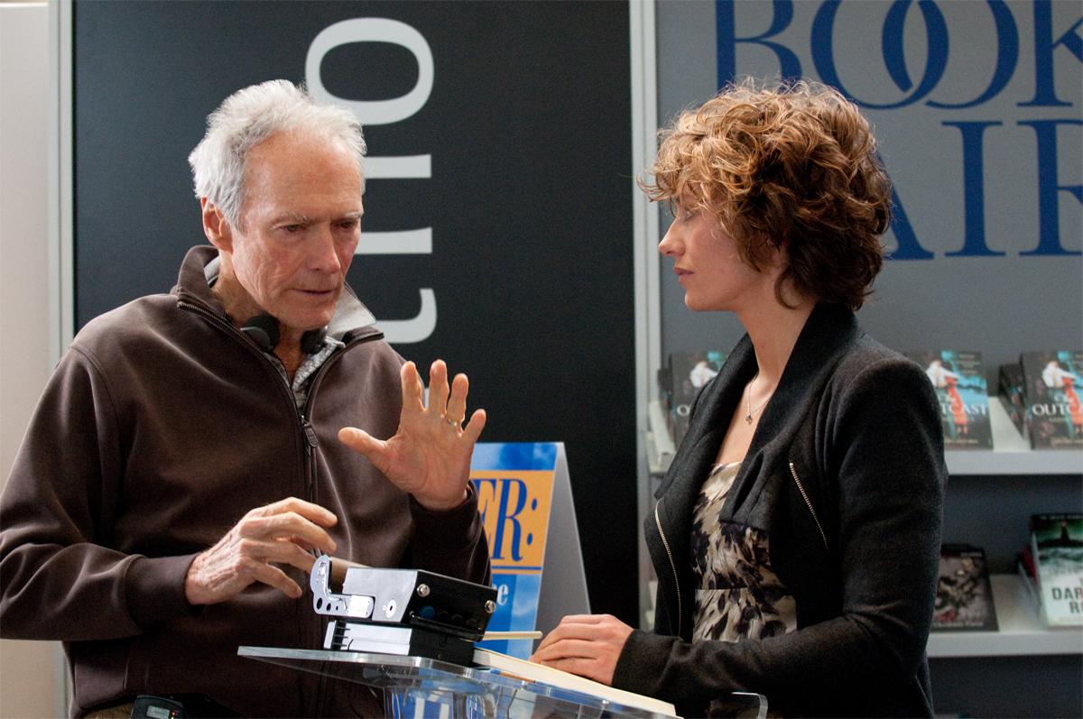 Clint Eastwood & Cécile de France. Warner Bros. France