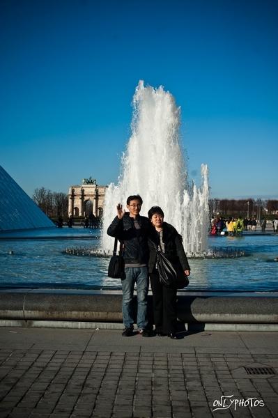 Manifestation contre la précarité dans la Fonction Publique -Tourisme. louvre-touristes-01