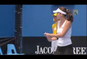 Agnieszka Radwanska explose sa raquette en deux à l’Open d’Australie