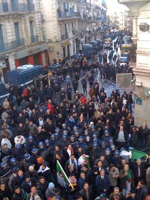 Alger en état de siège, la marche du RCD réprimée :