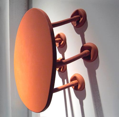 Table en caoutchouc par Thomas Shnur Table en caoutchouc par Thomas Shnur