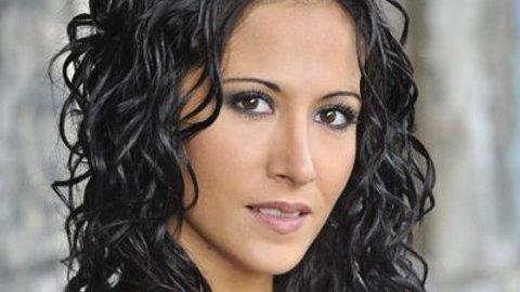 Fabienne Carat ... Accusée d'avoir copié un titre de Rihanna pour son single Fabienne Carat ... Accusée d'avoir copié un titre de Rihanna pour son single