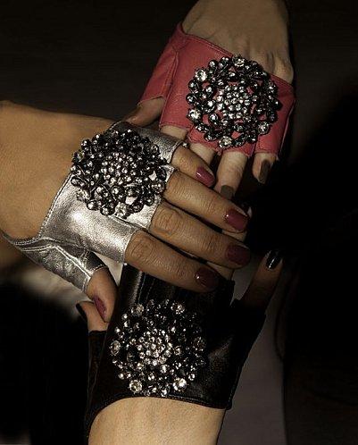 La main de la mode karl4.jpg