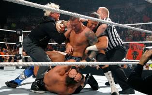 Randy Orton et Dolph Ziggler règlent leurs comptes avec The Miz Ca chauffe avant le Royal Rumble entre Edge, Randy Orton, The Miz et Dolph Ziggler