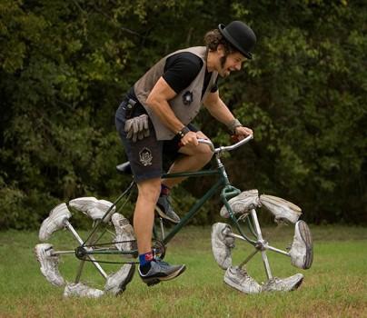 Mutant-bicycles-by-Todd-Kundla Que faire de ses vieilles paires de running ?