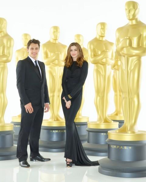 Oscars 2011 ... Les photos promos avec James Franco et Anne Hathaway
