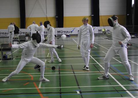 Assaut entre deux escrimeurs lors du Carré d'As épée 2011 Assaut entre deux escrimeurs lors du Carré d'As épée 2011