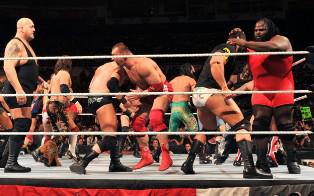 Foire d'empoigne lors du combat CM Punk Vs Wade Barrett Tout le roster de Raw s'invite au combat The Corre Vs Nexus