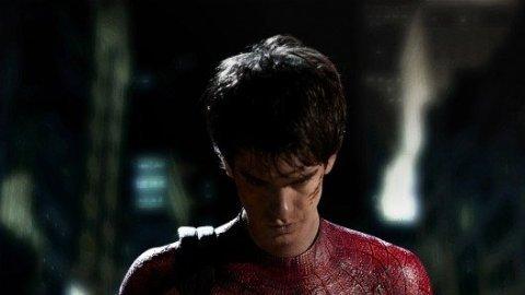 Spider-Man 3D ... Tobey Maguire kiffe le nouveau costume