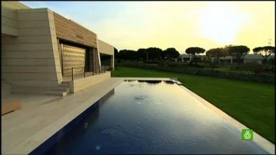 image de la piscine de villa de cristiano ronaldo à madrid en espagne