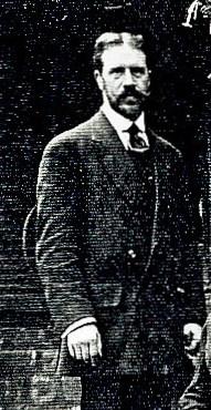 Un monument à Edouard Lalo, sculpté par Maurice Quef (1878-1957). Un monument à Edouard Lalo, sculpté par Maurice Quef (1878-1957).