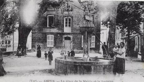 Notre fontaine place-du-village.1296392290.JPG