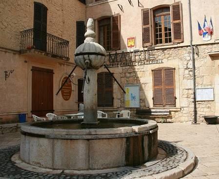 Notre fontaine img_2501.1296400979.JPG