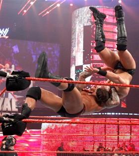 Randy Orton bien décider à redevenir Champion de la WWE The Viper règle ses comptes avec The Miz lors du Royal Rumble 2011