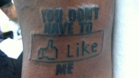 T-Pain ... Facebook linspire ... pour ses tatouages