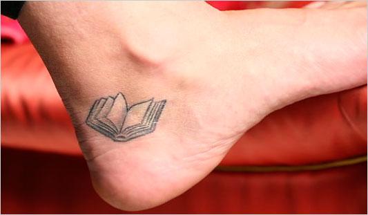 Des livres à volonté contre un tatouage ?