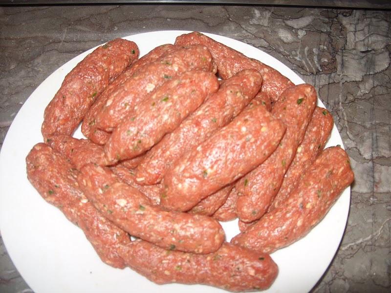 Frites croustillantes et ses bâtonnets de kefta Frites croustillantes et ses bâtonnets de kefta