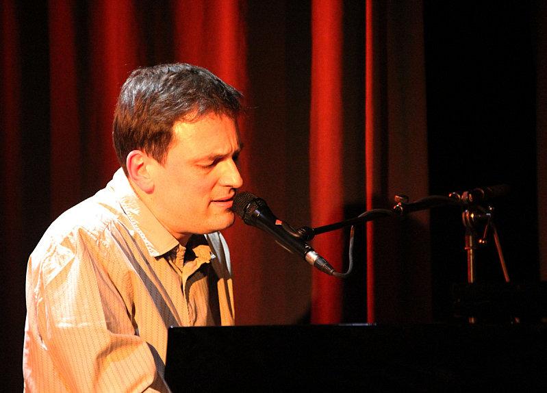 Laurent GATZ 2011 au Théâtre des Rendez vous d'ailleurs Laurent-Gatz-29jan2011--3.jpg