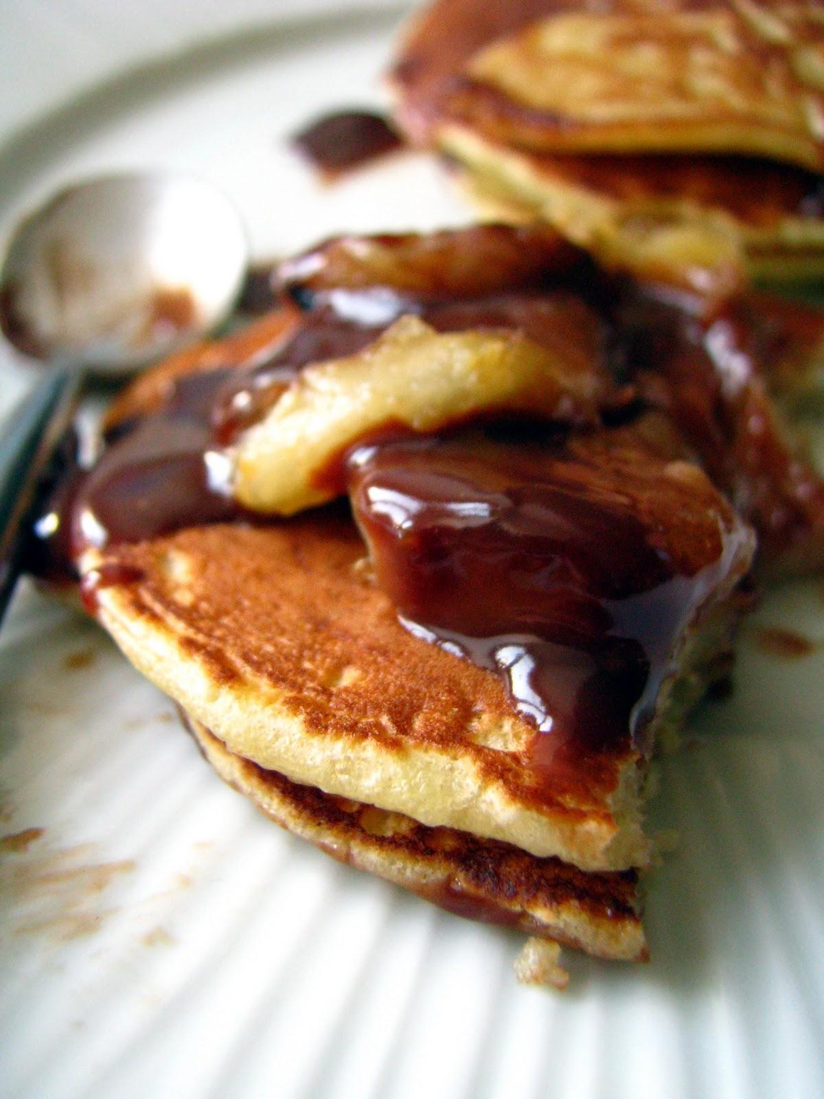 Pancakes à la banane, sauce chocolat au lait